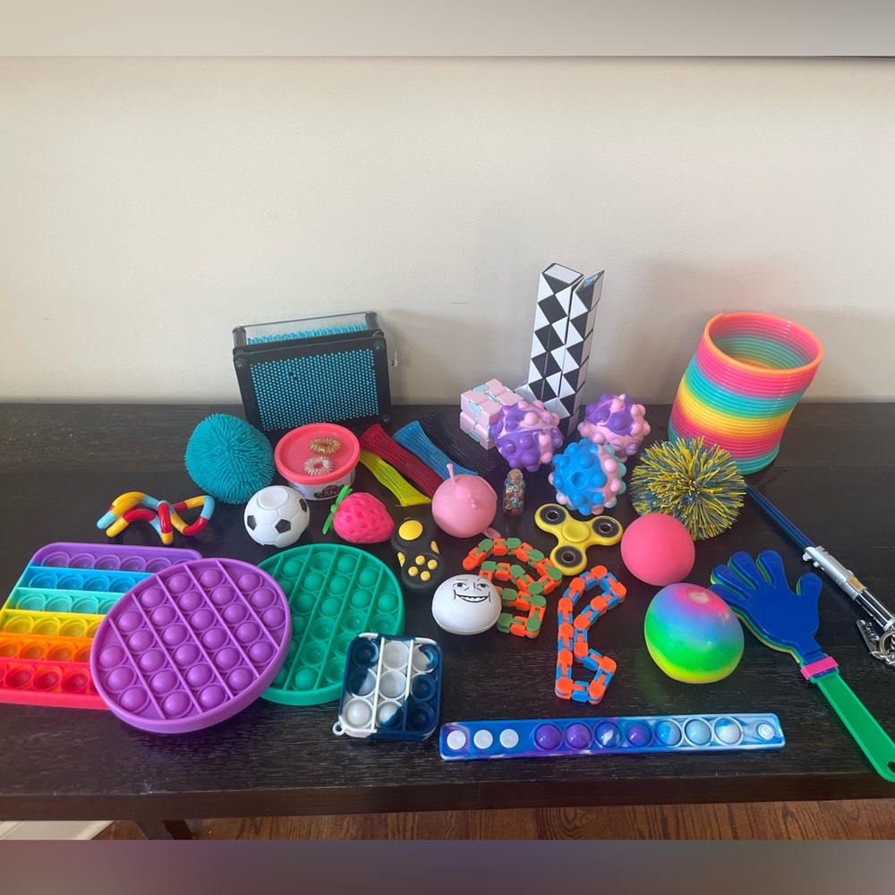HUGE LOT of fidget toys and mini Star Wars Sabre lights up!